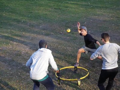 Roundnet im Herbst im Park – Fotos aus Innsbruck