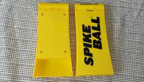 Die Füße vom Spikeball Set