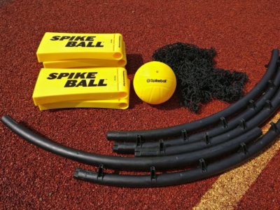 So baust du das Spikeball Set zusammen – Aufbau Anleitung