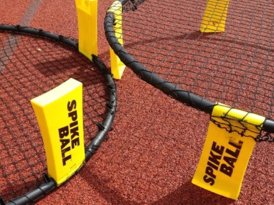 So wird Spikeball etwas einfacher (besonders für Kinder) – vereinfachte Spielregeln