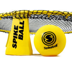 Das Spikeball Rookie Set ist ideal für junge Kinder