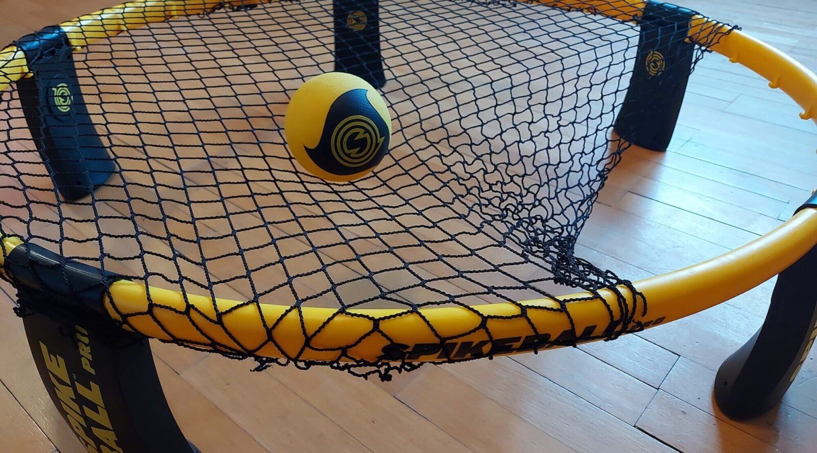 Wie stark wird das Spikeball Netz gespannt