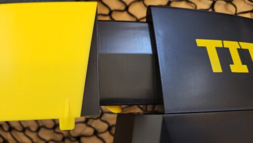 Rahmenteil (Rim) und Fuß vom Titan Set werden zusammengesteckt