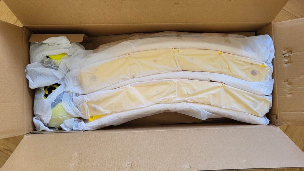 Unboxing Spikeball Titan - so sieht der geöffnete Karton aus